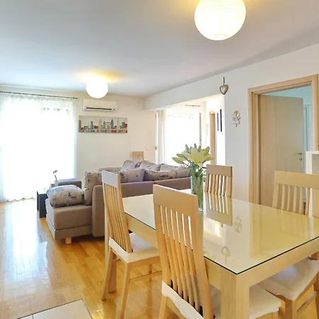 Bluebell Mit Privatem Parkplatz By Interhome Lejlighed Zadar
